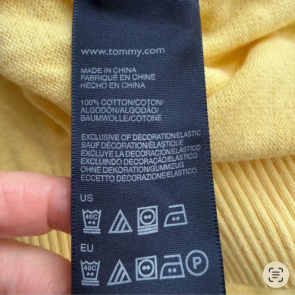 Tommy Hilfiger Men's V-Neck Sweater in Bright Yellow Size XL Classic Preppy